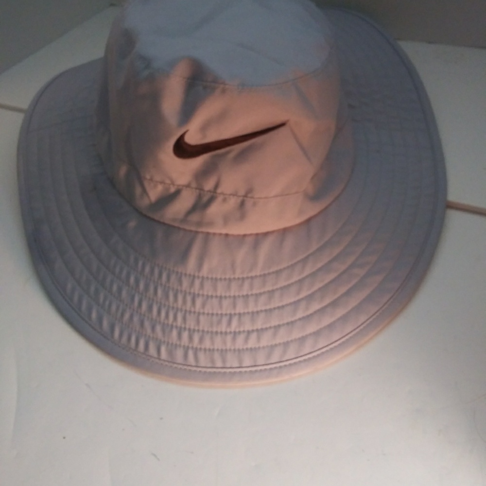 Nike golf hat.
